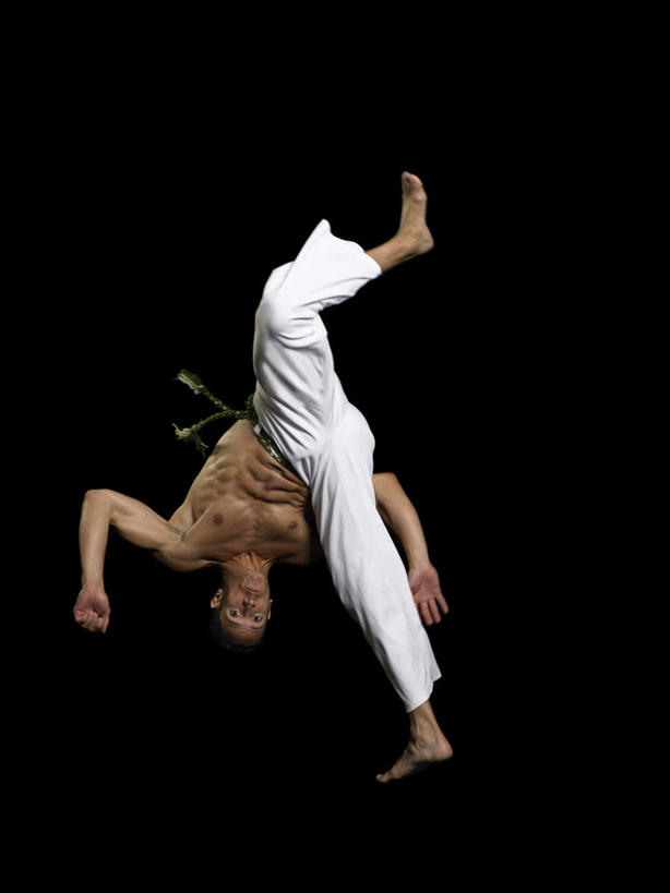 西方人,腿部,脚,脚趾,脚趾甲,肌肉,腿,健壮,一个人,竖图,室内,白天,正面,欧洲,欧洲人,仅一个男性,仅一个人,阴影,黑色背景,裤子,反射,影子,注视,光脚,裸露,仅一个年轻男性,白色,观察,看,健康,赤脚,活力,力量,摄影,影棚,观看,张开双腿,青春,翻跟头,察看,强壮,关注,裸,展开双腿,男人,男性,年轻男性,白种人,脚指甲,彩图,全身,影棚拍摄,拍摄,伸展双腿