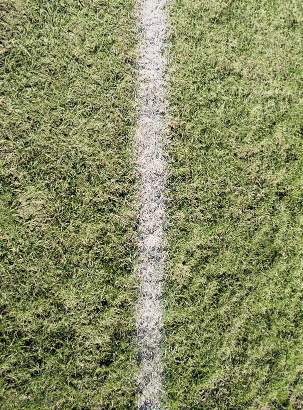 无人,足球场,体育馆,运动场,竖图,俯视,室外,特写,白天,草地,草坪,植物,界线,体育场,草,绿色,田径场,界限,边界,绿茵场,运动馆,彩图,高角度拍摄,足球比赛场地