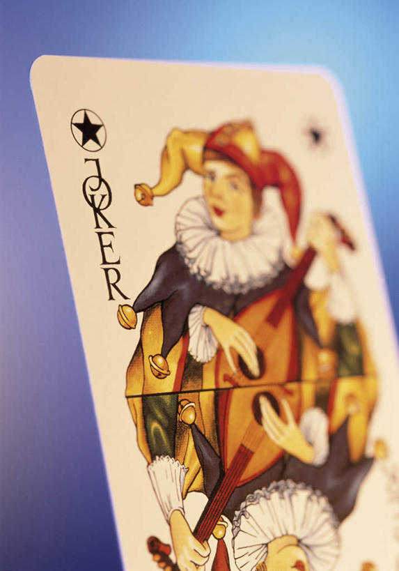 无人,竖图,室内,特写,白天,正面,游戏,赌博,贪欲,竞争,静物,纸牌,玩具,扑克,一张,黑色背景,朦胧,模糊,玩,娱乐,刺激,休闲,摄影,影棚,活动,发泄,消遣,智力,赌具,投机,侥幸,欲望,宣泄,玩耍,嬉戏,彩图,影棚拍摄,拍摄,胜负,输赢