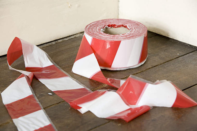 无人,横图,俯视,室内,特写,白天,地板,建筑,静物,工具,塑料,墙,地面,木地板,墙壁,墙面,红色,白色,塑料制品,建筑工具,建筑材料,建筑耗材,消耗品,装潢材料,装潢工具,装潢耗材,耗材,彩图,高角度拍摄