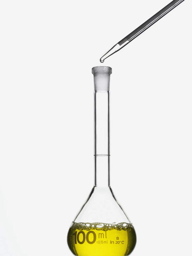 无人,竖图,室内,特写,白天,白色背景,正面,实验,仪器,研究,透明,分析,化学,测试,滴管,烧瓶,液体,玻璃制品,黄色,泡泡,玻璃瓶,瓶子,器皿,摄影,影棚,玻璃仪器,试验耗材,实验用品,平底烧瓶,吸液管,移液管,彩图,影棚拍摄,拍摄