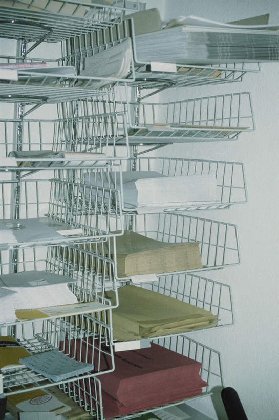 无人,竖图,室内,白天,正面,科技,网络,信息,标志,符号,数字,文字,邮件,标识,邮箱,通信,创意,文件架,资料架,文件框,文件盘,文件托盘,文件座,资料档,资料座,彩图