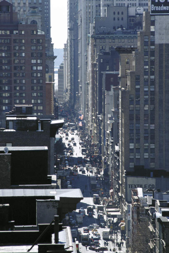 无人,家,高楼大厦,竖图,俯视,室外,白天,度假,办公楼,美景,城市风光,城市,大厦,道路,建筑,路,摩天大楼,写字楼,公路,汽车,纽约,美国,房屋,屋子,景观,公寓,分界线,曼哈顿,停车线,交通,娱乐,洋房,楼房,住宅,车,楼宇,交通工具,轿车,享受,休闲,商务楼,景色,放松,车行道,车行道分界线,北美,北美洲,载具,标线,美洲,车行线,百老汇,纽约州,帝国之州,帝国州,百老汇大道,百老汇街,北亚美利加洲,亚美利加洲,马路,彩图,高角度拍摄,房子,大楼,高层建筑,高楼,摩天楼,曼哈顿岛