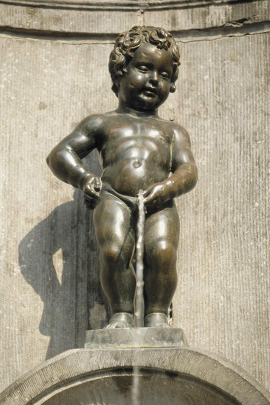 西方人,儿童,一个人,无人,竖图,室外,白天,仰视,旅游,度假,纯洁,水,标志建筑,地标,建筑,喷泉,雕塑,比利时,欧洲,欧洲人,仅一个男性,仅一个人,阴影,飞溅,艺术,装饰,溅,反射,雕刻,雕像,液体,影子,墙,景观,水滴,首都,文化,娱乐,建设,墙壁,墙面,水珠,小孩,工艺品,品味,仅一个小孩,享受,休闲,旅游胜地,放松,可爱,童年,童趣,纪念,美术,西欧,喷洒,主题,水景,陈列,童真,烂漫,无邪,布鲁塞尔,功能,美学,美观,比利时王国,尿童,天真,男孩,男人,男性,白种人,孩子,设计,彩图,低角度拍摄,全身,男生