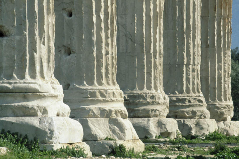 无人,横图,室外,白天,正面,旅游,度假,草地,草坪,名胜古迹,植物,标志建筑,地标,建筑,希腊,欧洲,一排,朦胧,模糊,遗迹,整齐,柱子,首都,五根,古迹,文物,娱乐,建设,古建筑,石柱,草,排列,蓝色,绿色,蓝天,天空,天,享受,休闲,旅游胜地,放松,晴朗,队列,雅典,古文明,希腊共和国,万里无云,阿提卡,阿提卡大区,晴空,晴空万里,彩图,宙斯神庙