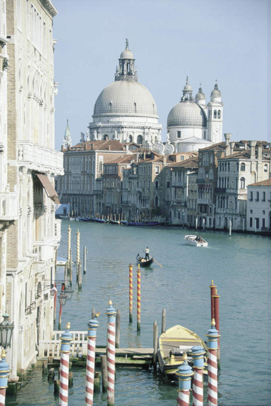 无人,家,竖图,室外,白天,正面,度假,美景,城市风光,城市,船,意大利,欧洲,阴影,波纹,飞溅,溅,光线,液体,影子,房屋,屋子,景观,水滴,木船,娱乐,楼房,住宅,水珠,蓝色,蓝天,水纹,天空,阳光,船尾波,交通工具,波浪,天,享受,休闲,景色,放松,晴朗,舟,南欧,喷洒,载具,万里无云,意大利共和国,威内托,威内托大区,晴空,晴空万里,彩图,房子