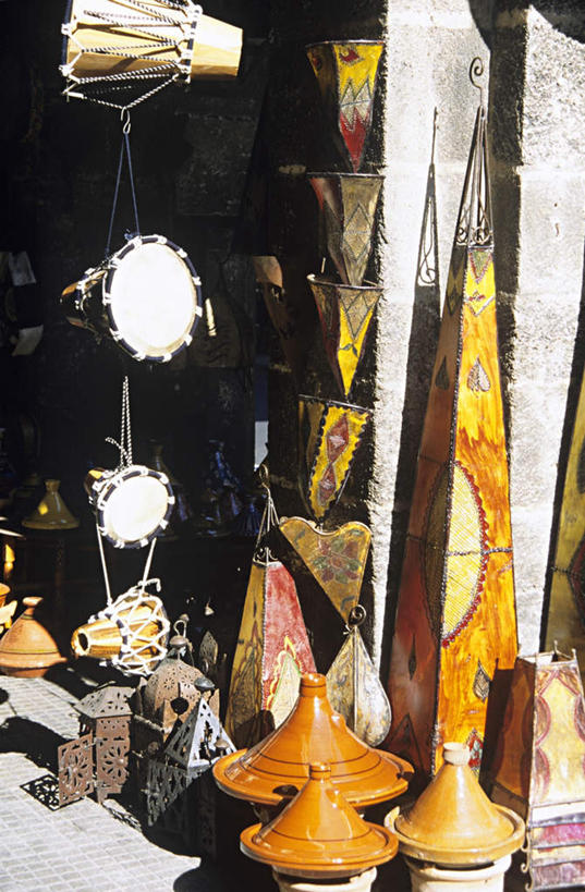 无人,商店,竖图,室外,白天,正面,购物,度假,消费,美景,城市风光,城市,照明,萨尔瓦多,阴影,风俗,民俗,光线,灯笼,影子,纸灯笼,景观,鼓,乐器,娱乐,商铺,阳光,灯具,享受,休闲,景色,放松,金融,打击乐器,照亮,北美,节奏,北美洲,中美洲,节拍,照明设备,美洲,选购,贸易,北亚美利加洲,亚美利加洲,血拼,非洲鼓,市肆,商号,萨尔瓦多共和国,民风,传统乐器,彩图,店铺