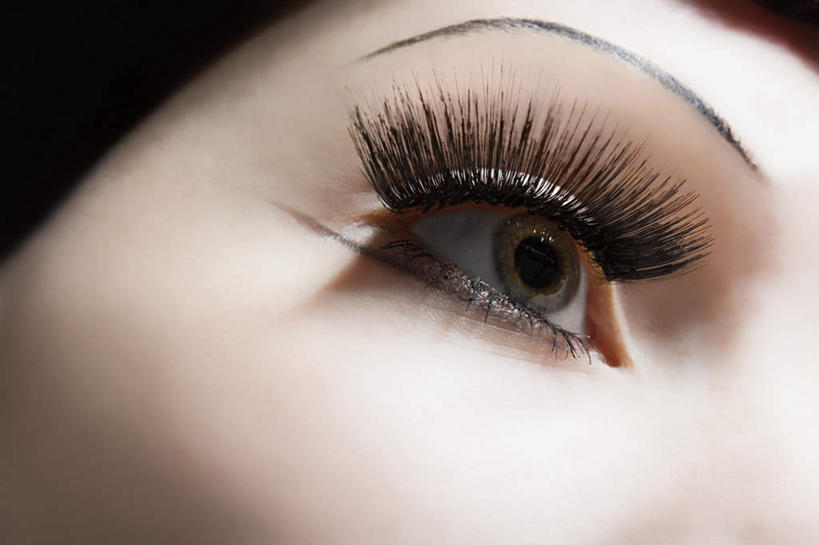 西方人,脸,头,眼睛,脸颊,眉毛,睫毛,一个人,横图,室内,特写,白天,正面,化妆,美容,欧洲,欧洲人,瞳孔,仅一个年轻女性,仅一个女性,仅一个人,护肤,阴影,反射,影子,注视,观察,看,保养,享受,休闲,假睫毛,放松,保健,眼线,眼部,摄影,影棚,观看,察看,关注,养颜,年轻女性,女人,女性,白种人,头部,睫,脸部,脸蛋,眉,面部,眼,眼睫毛,眼眉,半身,彩图,影棚拍摄,拍摄,眼眉毛