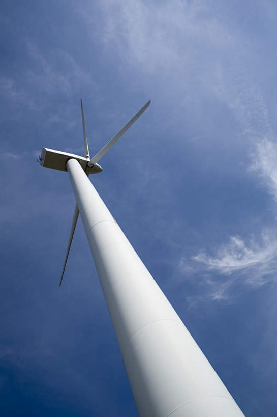 无人,竖图,室外,特写,白天,仰视,农业,风力发电机,风车,环保,电力,云,云朵,云彩,设备,一个,蓝色,白云,蓝天,天空,天,发电,机械,工业,能源,晴朗,单个,资源,风力机,利用,低碳,风力发电,晴空,彩图,低角度拍摄