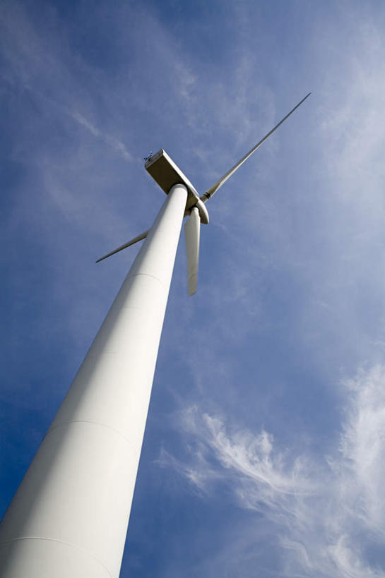 无人,竖图,室外,特写,白天,仰视,农业,风力发电机,风车,环保,电力,云,云朵,云彩,设备,一个,蓝色,白云,蓝天,天空,天,发电,机械,工业,能源,晴朗,单个,资源,风力机,利用,低碳,风力发电,晴空,彩图,低角度拍摄