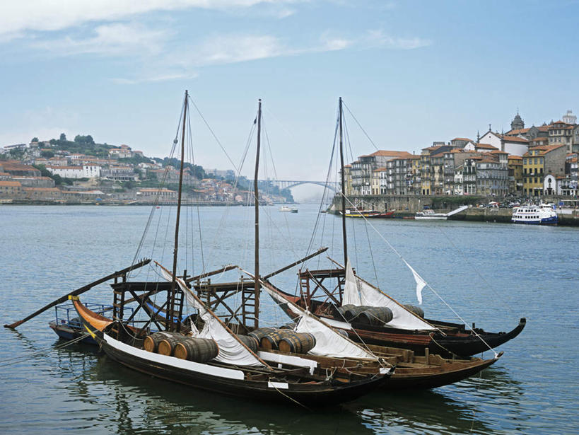 帆船,无人,家,码头,横图,室外,白天,正面,度假,美景,山,山脉,城市风光,城市,港口,船,葡萄牙,欧洲,停靠,阴影,光线,影子,房屋,屋子,景观,山峰,云,云朵,山峦,云彩,娱乐,楼房,波尔图,住宅,蓝色,白云,蓝天,天空,阳光,交通工具,群山,天,享受,休闲,景色,放松,晴朗,南欧,停泊,载具,三艘,葡萄牙共和国,晴空,彩图,房子,摆渡口,埠头,渡口,渡头,港湾,海港,货运码头,口岸,商港