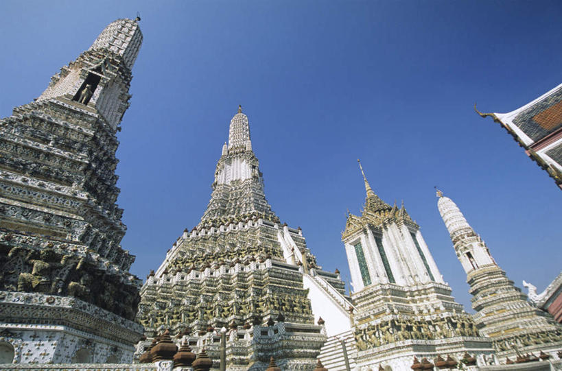 无人,寺庙,横图,室外,白天,仰视,旅游,度假,标志建筑,地标,建筑,曼谷,泰国,亚洲,阴影,节日,光线,影子,首都,燃烧,文化,娱乐,建设,蓝色,蓝天,天空,阳光,香火,庙宇,天,祈祷,享受,休闲,健康,旅游胜地,放松,许愿,宗教,东南亚,信仰,晴朗,纪念,祈求,万里无云,泰王国,郑王庙,平安,晴空,晴空万里,彩图,低角度拍摄,庙,寺