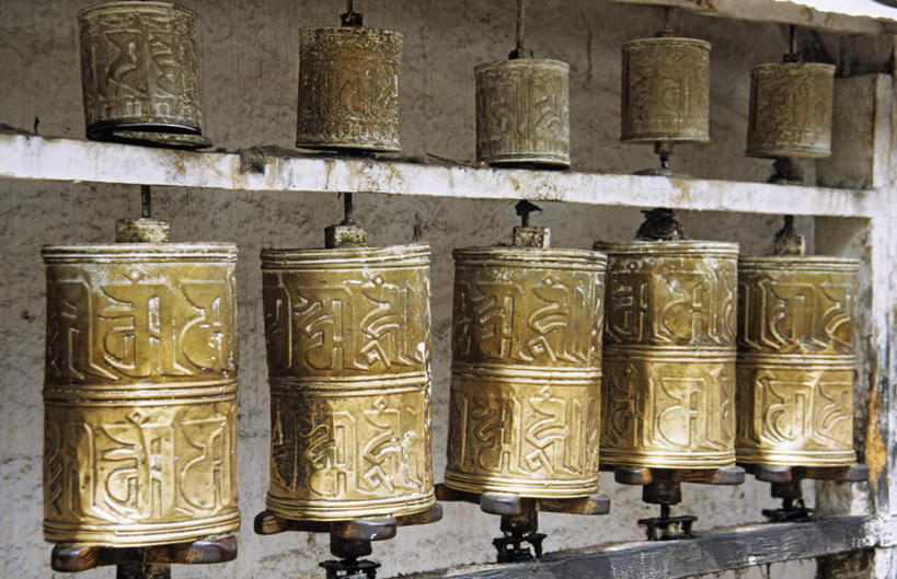 无人,寺庙,横图,室外,特写,白天,正面,旅游,度假,标志建筑,地标,建筑,金属制品,中国,亚洲,一排,许多,节日,整齐,金属,燃烧,文化,娱乐,建设,西藏,排列,香火,庙宇,祈祷,享受,休闲,健康,旅游胜地,放松,许愿,宗教,信仰,纪念,祈求,队列,藏,东亚,转经筒,西藏自治区,转经轮,中华人民共和国,西南地区,玛尼轮,平安,彩图,庙,寺