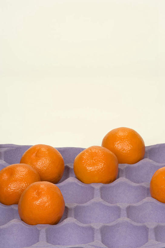 无人,竖图,室内,特写,白天,正面,柿子,水果,新鲜,纸盒,生食,食品,果实,盒子,食物,包装盒,橙色,摄影,有机食品,绿色食品,影棚,彩图,影棚拍摄,拍摄