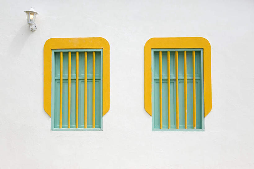 无人,横图,室外,特写,白天,正面,度假,美景,窗户,城市风光,城市,静物,照明,委内瑞拉,壁灯,百叶窗,墙,景观,灯光,娱乐,墙壁,墙面,灯,黄色,绿色,白色,灯具,享受,休闲,景色,南美,放松,照亮,南美洲,照明设备,拉丁美洲,美洲,一盏,亚美利加洲,两扇,南亚美利加洲,委内瑞拉玻利瓦尔共和国,彩图
