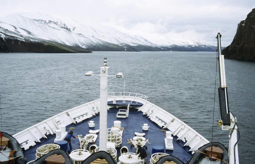 无人,横图,室外,白天,正面,旅游,度假,南极,河流,美景,山,水,雪,雪山,大雪,轮船,船,一艘,冰,河水,积雪,景观,山峰,水流,雪景,云,云朵,冬季,冬天,山峦,云彩,娱乐,蓝色,白云,蓝天,天空,自然,交通工具,天,享受,休闲,景色,放松,寒冷,晴朗,冰冷,自然风光,载具,南极洲,严寒,冰凉,酷寒,凛冽,凛凛,极冷,南极大陆,南极地区,南极区,南极圈,第七大陆,晴空,彩图