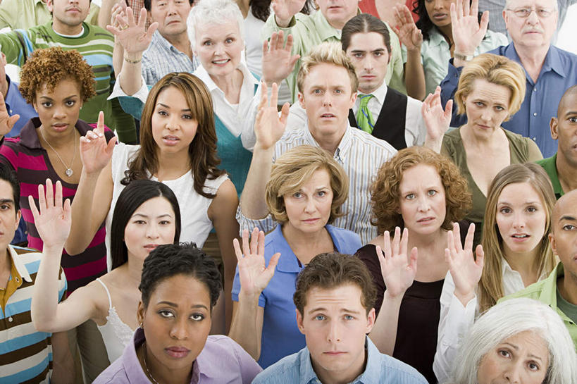 东方人,西方人,伙伴,朋友,站,举,横图,俯视,室内,白天,白色背景,友谊,欧洲,非洲,黑人,欧洲人,亚洲,指,服装,许多人,注视,休闲装,黄种人,方向,衣服,观察,看,手势,托,站着,一群人,休闲,休闲服,摄影,服饰,影棚,观看,疑惑,察看,指向,食指,关注,迷惑,迷惘,蛊惑,友情,男人,男性,女人,女性,中年男性,中年女性,白种人,非洲人,亚洲人,举起,举手,举着,向上举,向上伸,向上托,站立,半身,彩图,高角度拍摄,影棚拍摄,拍摄