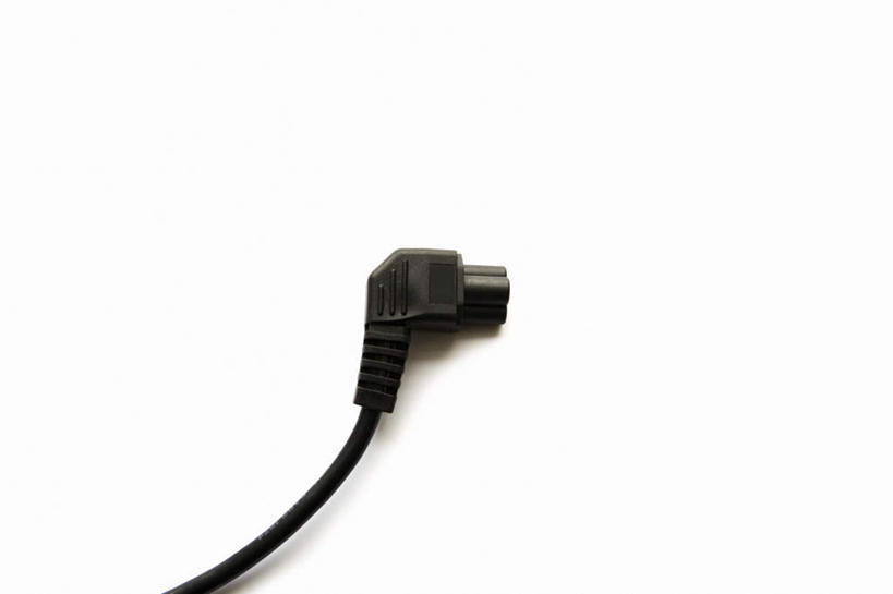 无人,横图,黑白,室内,特写,白天,白色背景,正面,静物,一根,电力,插头,电线,线,电能,线路,摄影,影棚,电,电源,电源线,能量,影棚拍摄,拍摄