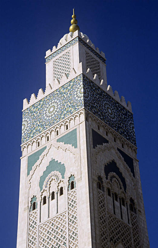 无人,竖图,室外,白天,仰视,旅游,度假,名胜古迹,标志建筑,地标,建筑,非洲,摩洛哥,节日,遗迹,古迹,文化,文物,娱乐,建设,古建筑,蓝色,蓝天,天空,天,祈祷,享受,休闲,健康,旅游胜地,放松,许愿,宗教,信仰,晴朗,纪念,祈求,伊斯兰教,清真寺,古文明,万里无云,阿非利加洲,摩洛哥王国,卡萨布兰卡,达尔贝达,摩洛哥肺叶,哈桑二世清真寺,平安,晴空,晴空万里,彩图,低角度拍摄