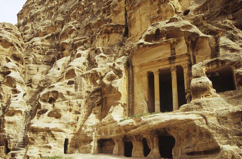 无人,横图,室外,白天,仰视,旅游,度假,石头,名胜古迹,标志建筑,地标,建筑,约旦,亚洲,阴影,遗迹,光线,石子,影子,柱子,墙,古城,古迹,文物,娱乐,建设,古建筑,废墟,墙壁,墙面,蓝色,蓝天,天空,阳光,天,享受,休闲,旅游胜地,放松,晴朗,西亚,修建,古文明,万里无云,佩特拉,修筑,佩特拉城,佩特拉古城,佩特拉遗址,约旦哈希姆王国,石块,晴空,晴空万里,彩图,低角度拍摄