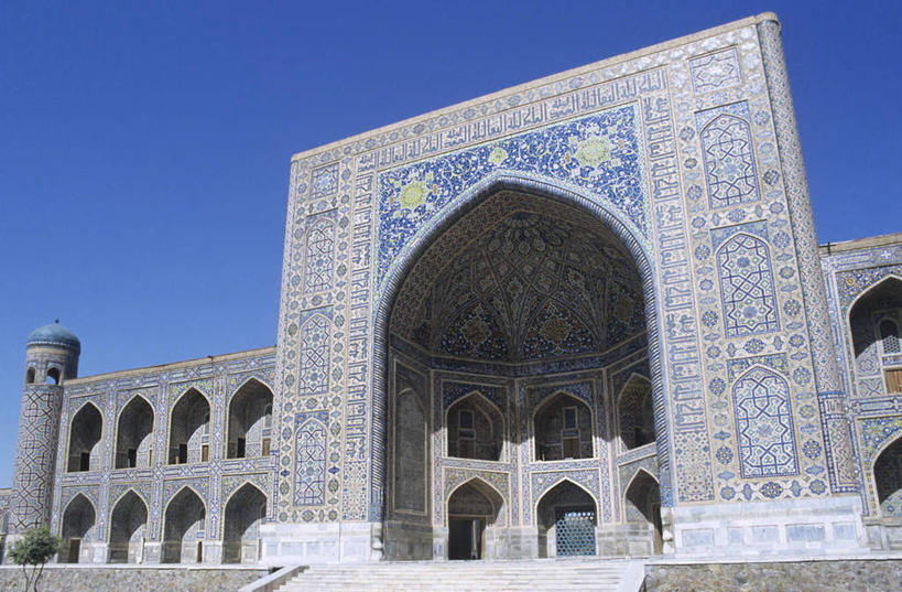 无人,横图,室外,白天,仰视,旅游,度假,名胜古迹,标志建筑,地标,建筑,乌兹别克斯坦,亚洲,阴影,花纹,节日,遗迹,装饰,光线,影子,墙,古迹,文化,文物,娱乐,建设,古建筑,墙壁,墙面,蓝色,蓝天,天空,阳光,天,祈祷,享受,休闲,健康,旅游胜地,放松,许愿,宗教,信仰,晴朗,纪念,华丽,修饰,祈求,点缀,伊斯兰教,中亚,清真寺,古文明,万里无云,首府,衬托,美观,雅致,雅观,乌兹别克斯坦共和国,撒马尔罕,雷吉斯坦广场,撒马尔罕州,平安,晴空,晴空万里,彩图,低角度拍摄