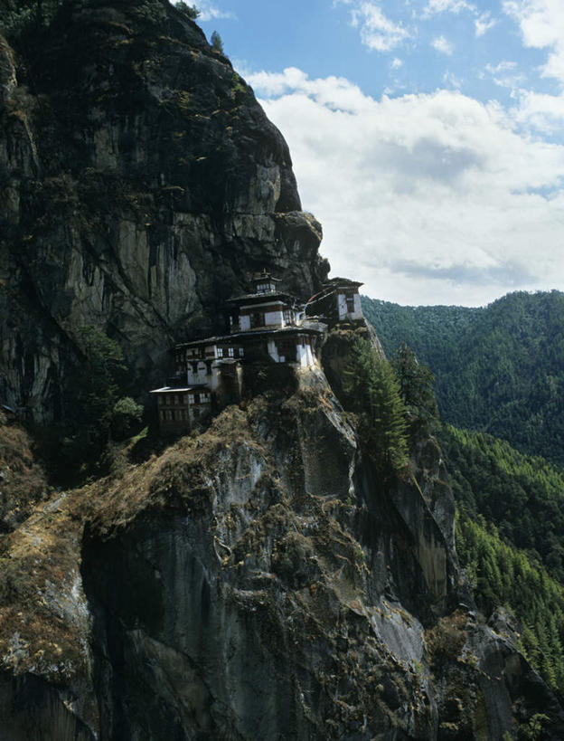 无人,竖图,室外,白天,正面,旅游,度假,石头,名胜古迹,山,山脉,植物,标志建筑,地标,建筑,不丹,亚洲,阴影,节日,遗迹,光线,石子,影子,山顶,山峰,云,云朵,山峦,云彩,古迹,文化,文物,娱乐,建设,古建筑,树,树木,蓝色,绿色,白云,蓝天,天空,阳光,自然,群山,天,祈祷,享受,休闲,健康,旅游胜地,放松,许愿,宗教,信仰,生长,晴朗,成长,纪念,祈求,基督教,天主教,修道院,南亚,信念,古文明,沉积岩,颠峰,极峰,不丹王国,水成岩,神学院,修院,隐修院,巴罗,虎穴寺,平安,石块,岩石,晴空,彩图