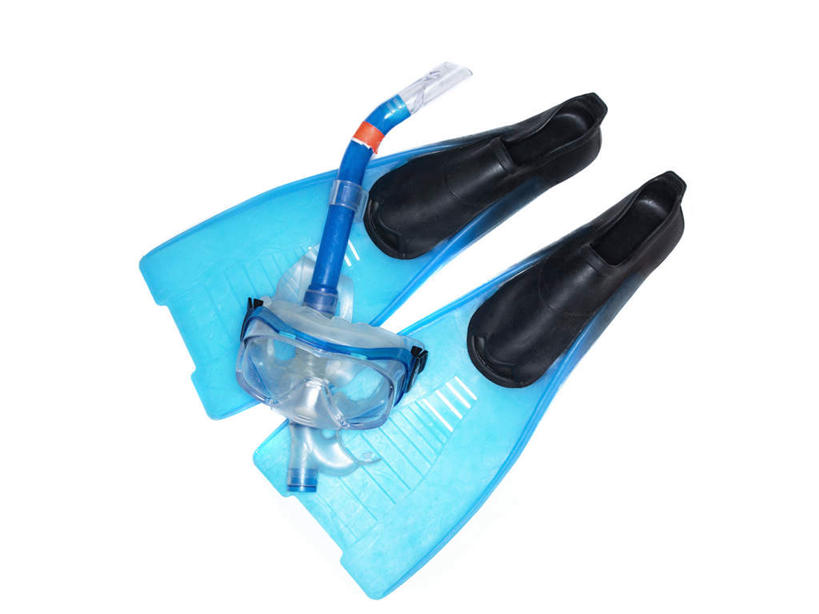 游泳,无人,横图,俯视,室内,特写,白天,白色背景,锻炼,运动,静物,潜水镜,泳镜,三个,蓝色,蛙鞋,潜水,摄影,影棚,脚蹼,呼吸管,潜水装备,面镜,浮潜,潜水运动,体育,彩图,高角度拍摄,影棚拍摄,健身,拍摄