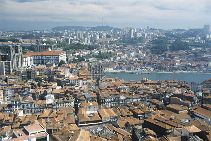 无人,横图,俯视,航拍,室外,白天,度假,河流,美景,水,城市风光,城市,建筑,葡萄牙,欧洲,许多,阴影,朦胧,模糊,光线,瓦片,影子,屋顶,河水,景观,水流,云,云朵,云彩,顶棚,瓦,娱乐,波尔图,排列,蓝色,白云,蓝天,天空,阳光,天,享受,休闲,景色,放松,建造,晴朗,鸟瞰,南欧,屋瓦,摆列,葡萄牙共和国,晴空,彩图,高角度拍摄,布列,分列