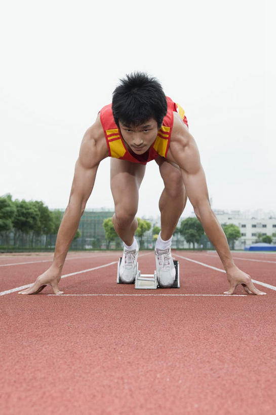 东方人,一个人,运动员,体育馆,运动场,起跑线,起点,蹲,跑,竖图,室外,白天,正面,运动服,运动鞋,锻炼,运动,植物,鞋子,亚洲,仅一个男性,仅一个人,准备,服装,开始,注视,黄种人,体育场,树,树木,仅一个年轻男性,衣服,绿色,自然,观察,看,服饰,生长,成长,观看,休闲鞋,察看,衣着,穿着,关注,预备,起始,运动馆,衣饰,体育,男人,男性,年轻男性,亚洲人,体育运动员,运动选手,蹲着,跑步,彩图,全身,健身,起跑点,运动装
