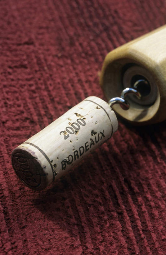 无人,竖图,俯视,室内,特写,白天,桌面,桌子,静物,木制,开瓶器,开瓶,一个,木制品,瓶塞,单个,开启,保存,密封,启瓶器,瓶启,彩图,高角度拍摄,酒具