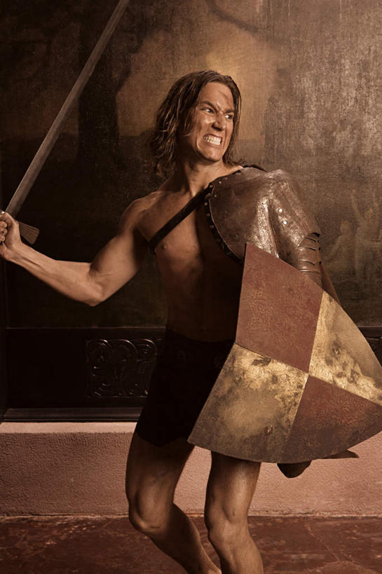 西方人,肌肉,健壮,一个人,站,竖图,室内,白天,正面,欧洲,欧洲人,仅一个男性,仅一个人,一把,握,裤子,墙,注视,裸露,墙壁,墙面,仅一个年轻男性,一个,观察,看,站着,健康,武器,活力,力量,战争,握着,盾牌,盾,单个,观看,青春,坚硬,察看,剑,强壮,关注,矛盾,兵器,裸,防御,进攻,坚固,男人,男性,年轻男性,白种人,站立,半身,彩图