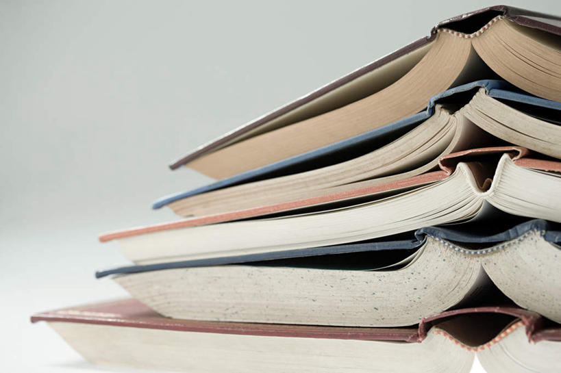 无人,横图,室内,特写,白天,白色背景,正面,看书,阅读,静物,书籍,一排,学习,整齐,五本,排列,书本,打开,翻开,看,读书,浏览,摄影,影棚,堆,队列,掀开,书,图书,彩图,影棚拍摄,拍摄