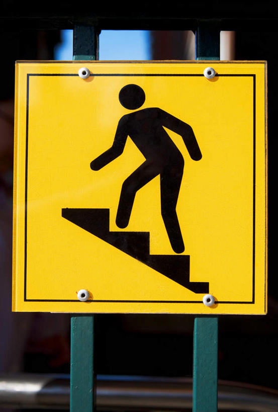 无人,栏杆,走,竖图,室外,白天,正面,楼梯,阴影,光线,英文,标志,文字,影子,字符,字母,阶梯,围栏,标识,护栏,台阶,阳光,英文字母,步行,走路,彩图,拟人