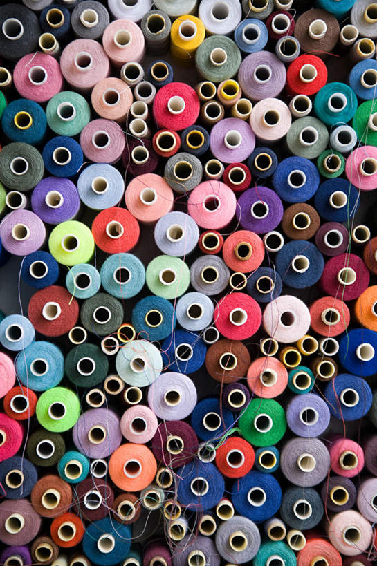无人,竖图,俯视,彩色,室内,特写,白天,静物,一排,许多,阴影,整齐,反射,影子,排列,五颜六色,色彩斑斓,队列,五彩缤纷,棉线,线轴,五彩斑斓,五光十色,彩图,高角度拍摄