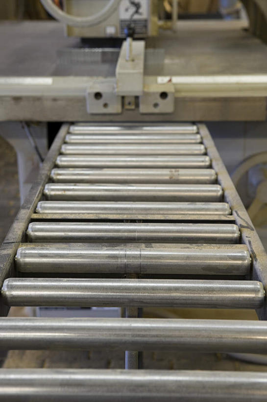 无人,工厂,栏杆,竖图,室内,特写,白天,正面,静物,金属制品,阴影,反射,金属,工具,影子,围栏,护栏,彩图,工地,制造厂