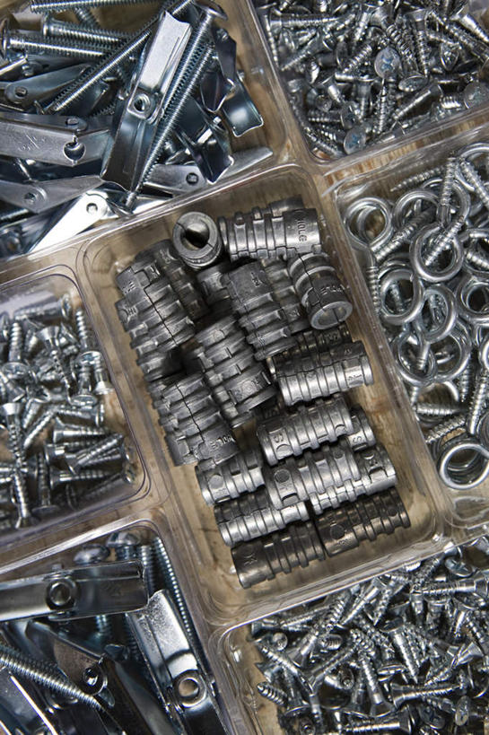 无人,竖图,俯视,室内,特写,白天,静物,金属制品,一堆,许多,连接,堆叠,堆积,组合,金属,工具,容器,储藏,堆,链接,螺母,螺帽,五金,紧固,储存,拼接,拼凑,螺丝帽,拼合,凑集,聚合,撮合,链结,牢固,彩图,高角度拍摄,贮存