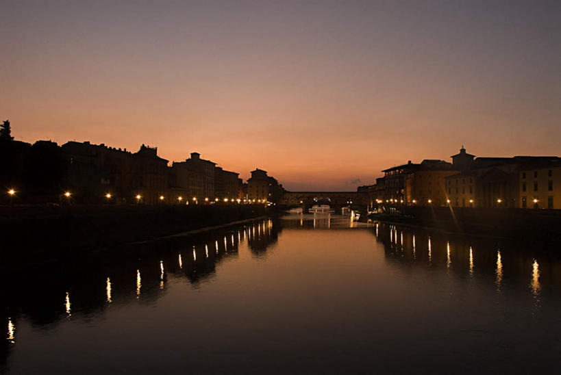 无人,家,横图,室外,白天,正面,度假,河流,美景,日落,水,城市风光,城市,路灯,照明,意大利,佛罗伦萨,欧洲,许多,朦胧,模糊,房屋,屋子,河水,景观,水流,晚霞,霞光,落日,公寓,灯光,背光,娱乐,洋房,楼房,拱桥,住宅,灯,排列,黄昏,享受,休闲,景色,彩霞,放松,照亮,照明设备,托斯卡纳,南欧,逆光,意大利共和国,首府,摆列,百花之城,翡冷翠,托斯卡纳大区,夕照,旧桥,老桥,维琪奥桥,夕阳,彩图,房子,布列,分列,斜阳