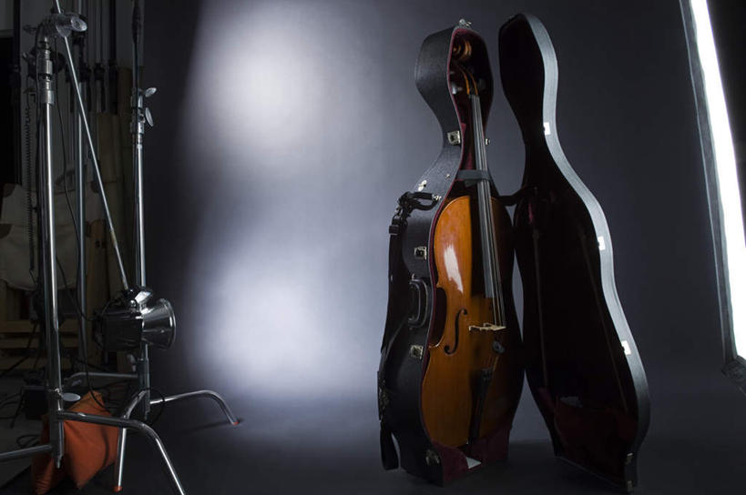 无人,横图,室内,特写,白天,正面,静物,阴影,黑色背景,反射,影子,大提琴,乐器,弦乐器,一个,摄影,影棚,单个,弓拉弦乐器,弓拉弦鸣乐器,彩图,影棚拍摄,拍摄