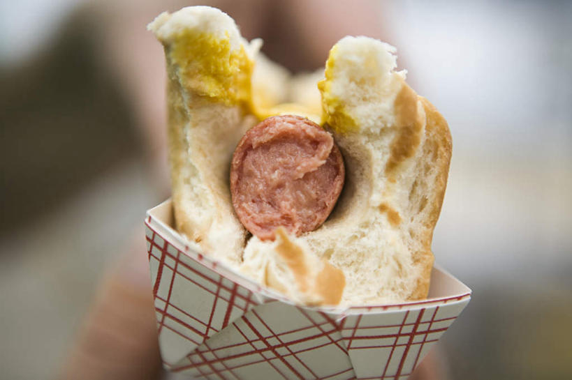 点心,面包,无人,横图,室外,特写,白天,正面,烹饪,西餐,朦胧,模糊,纸,料理,食品,面点,热狗,菜肴,美食,食物,糕点,一个,快餐,西式,佳肴,单个,西式快餐,垃圾食品,彩图