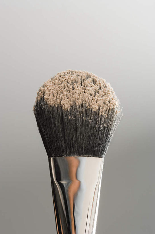 无人,竖图,室内,特写,白天,白色背景,正面,化妆,美容,静物,护肤,阴影,朦胧,模糊,反射,粉末,影子,一个,化妆刷,刷子,保养,享受,休闲,粉,放松,保健,摄影,影棚,单个,美容工具,养颜,彩妆刷,化妆工具,蜜粉刷,粉状,粉剂,彩图,影棚拍摄,拍摄