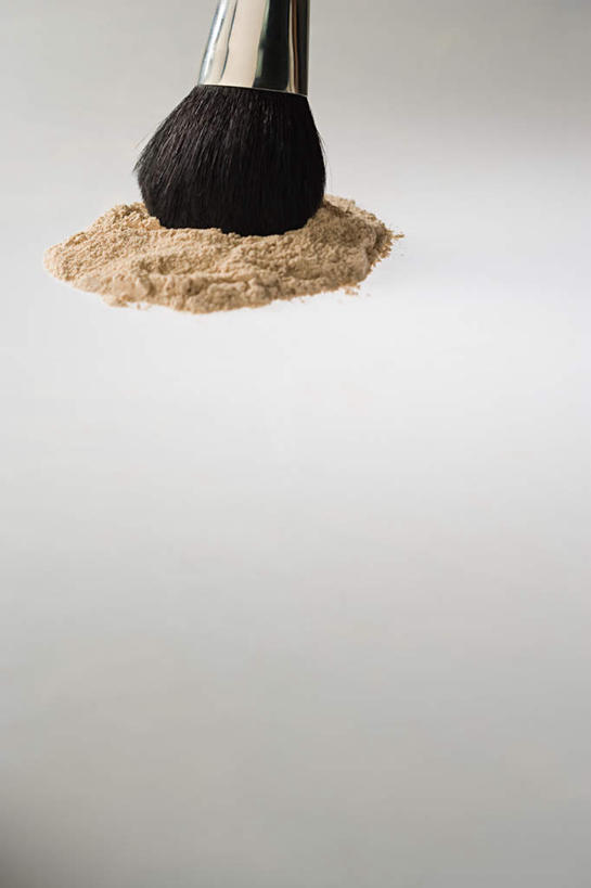 无人,竖图,俯视,室内,特写,白天,白色背景,化妆,美容,静物,一堆,护肤,阴影,堆叠,堆积,反射,影子,一个,粉扑,化妆品,化妆刷,刷子,保养,享受,休闲,放松,保健,摄影,影棚,单个,堆,美容工具,养颜,彩妆刷,化妆工具,蜜粉刷,彩图,高角度拍摄,影棚拍摄,拍摄