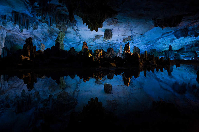 无人,横图,室内,白天,正面,旅游,度假,湖,湖泊,石头,美景,水,桂林,中国,亚洲,波纹,石子,洞,湖面,景观,水流,水面,涟漪,娱乐,倒影,水纹,自然,波浪,湖水,享受,休闲,景色,放松,洞穴,广西,倒映,自然风光,东亚,沉积岩,穴,广西壮族自治区,中华人民共和国,桂林市,桂,华南地区,水晕,反照,水成岩,石块,岩石,彩图