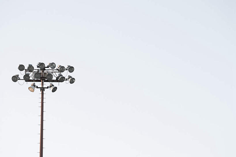 无人,横图,室外,白天,仰视,度假,美景,城市风光,城市,照明,阴影,光线,影子,景观,灯光,娱乐,灯,蓝色,蓝天,天空,阳光,灯具,天,享受,休闲,射灯,景色,放松,晴朗,照亮,照明设备,万里无云,晴空,晴空万里,彩图,低角度拍摄