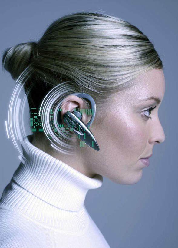 西方人,脸,头,脸颊,头发,一个人,站,竖图,室内,特写,白天,侧面,快乐,满意,幸福,科技,欧洲,欧洲人,仅一个年轻女性,仅一个女性,仅一个人,灰色背景,墙,音响,音乐,注视,娱乐,肩膀,墙壁,墙面,灰色,耳机,观察,看,站着,享受,休闲,金色,放松,摄影,影棚,观看,盘发,察看,舒适,享乐,科幻,未来,关注,蓝牙,蓝牙耳机,年轻女性,女人,女性,白种人,头部,脸部,脸蛋,面部,站立,半身,彩图,影棚拍摄,拍摄