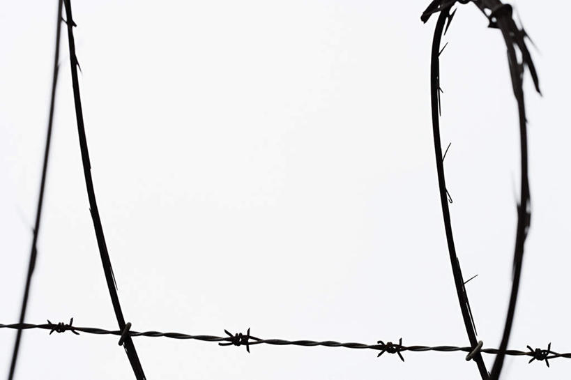 无人,栏杆,横图,室外,特写,白天,正面,静物,栅栏,篱笆,围栏,铁丝网,护栏,铁蒺藜,彩图