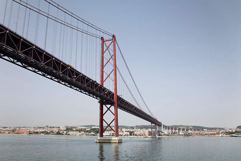 无人,横图,室外,白天,仰视,度假,河流,美景,水,城市风光,标志建筑,城市,大桥,地标,建筑,立交桥,桥梁,葡萄牙,欧洲,阴影,光线,影子,河水,景观,水流,高架,建筑群,斜拉桥,桥,首都,娱乐,建设,里斯本,蓝色,蓝天,天空,阳光,天,享受,休闲,景色,放松,晴朗,南欧,万里无云,葡萄牙共和国,瓦斯科.达伽马大桥,晴空,晴空万里,彩图,低角度拍摄