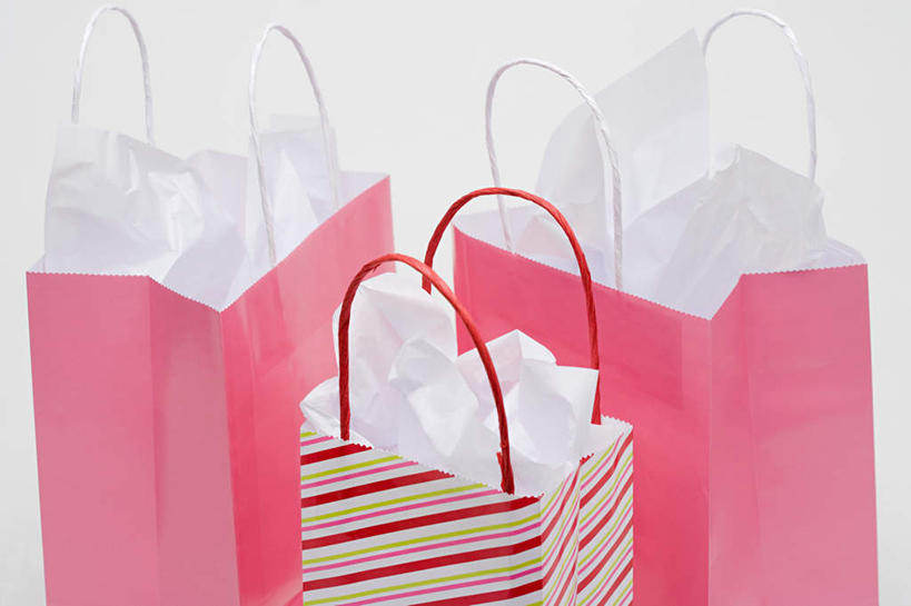 无人,横图,俯视,室内,特写,白天,白色背景,购物,消费,静物,袋子,阴影,反射,包装袋,手提袋,影子,购物袋,三个,粉色,金融,摄影,影棚,购买,贸易,彩图,高角度拍摄,影棚拍摄,拍摄