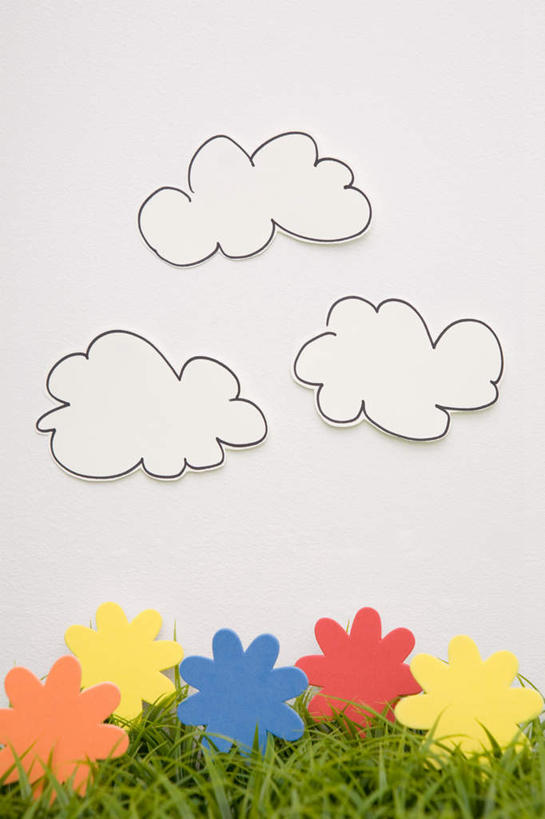 无人,竖图,室内,特写,白天,正面,草地,草坪,植物,复活节,节日,庆祝,盛开,云,云朵,花蕾,云彩,文化,草,花,花瓣,花朵,鲜花,黄色,红色,蓝色,绿色,白云,花苞,花蕊,庆典,橙色,摄影,影棚,纪念,彩图,影棚拍摄,拍摄