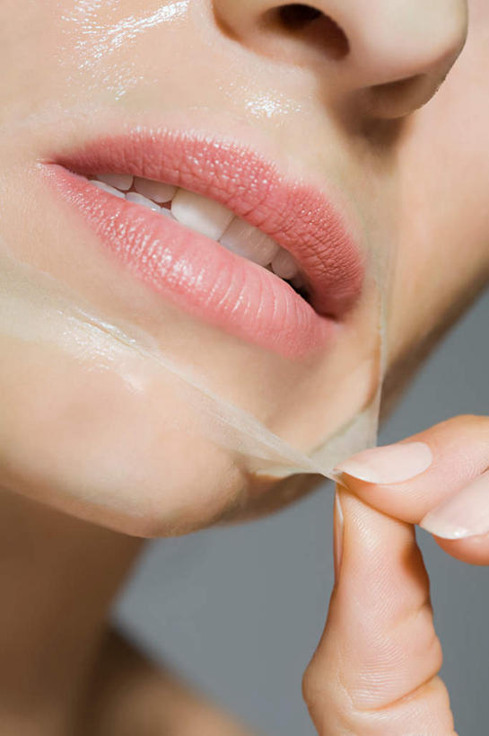 西方人,鼻子,嘴,手,指甲,一个人,捏,竖图,室内,特写,白天,正面,化妆,美容,欧洲,欧洲人,仅一个年轻女性,仅一个女性,仅一个人,护肤,灰色背景,美白,捏着,化妆品,清洁,保养,享受,休闲,手部,面膜,放松,去角质,保健,摄影,影棚,保湿,单手,滋润,护肤品,去死皮,舒缓,养颜,片状,片状面膜,去污,控油,紧肤,嫩肤,祛痘,去痘,祛角质,抗衰,再生,增白,补水,祛斑,抗皱,防皱,除皱,去皱,年轻女性,女人,女性,白种人,鼻,鼻孔,口,口腔,手指甲,嘴巴,嘴唇,半身,彩图,影棚拍摄,拍摄