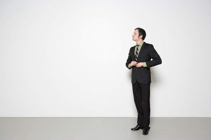 西方人,一个人,商务人士,商务男性,站,横图,室内,白天,白色背景,正面,衬衫,欧洲,欧洲人,仅一个男性,仅一个人,仅一个中年男性,套装,领带,注视,观察,看,站着,摄影,影棚,观看,整理,察看,象征,庄重,关注,商务装,身份,收拾,工薪阶层,正式,地位,整顿,清算,男人,男性,中年男性,白种人,白领,上班族,站立,彩图,全身,影棚拍摄,衬衣,拍摄